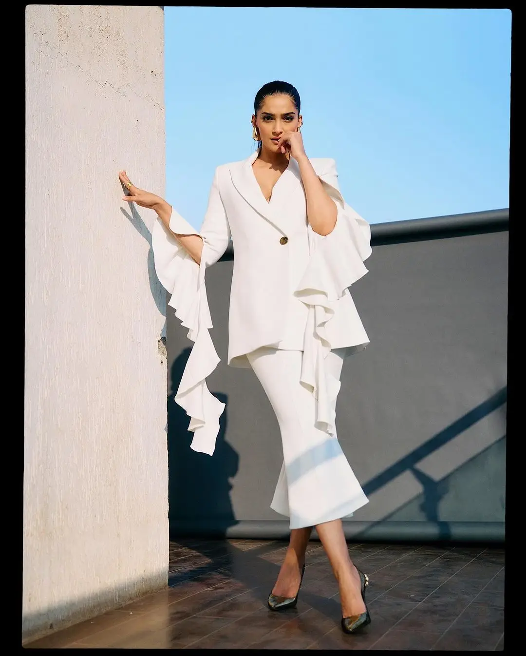 BOLLYWOOD ACTRESS SONAM KAPOOR PHOTOSHOOT IN LONG WHITE TOP PANT 4